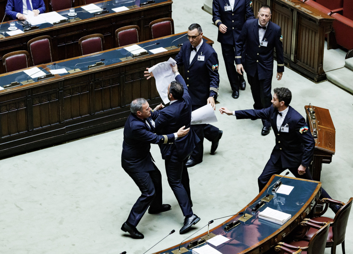 Donno (M5s): “Pugno allo sterno, fatico a respirare. Squadristi e trogloditi”