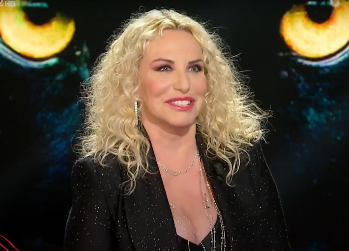 Antonella Clerici ricoverata d’urgenza: “Uno tsunami ma è andata bene” Antonella Clerici ricoverata d’urgenza: “Uno tsunami ma è andata bene”