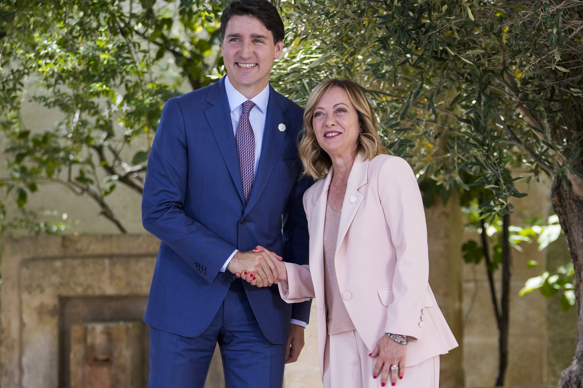 Aborto, Macron insiste e infiamma il G7. Meloni: “No a campagna elettorale” Aborto, Macron insiste e infiamma il G7. Meloni: “No a campagna elettorale”