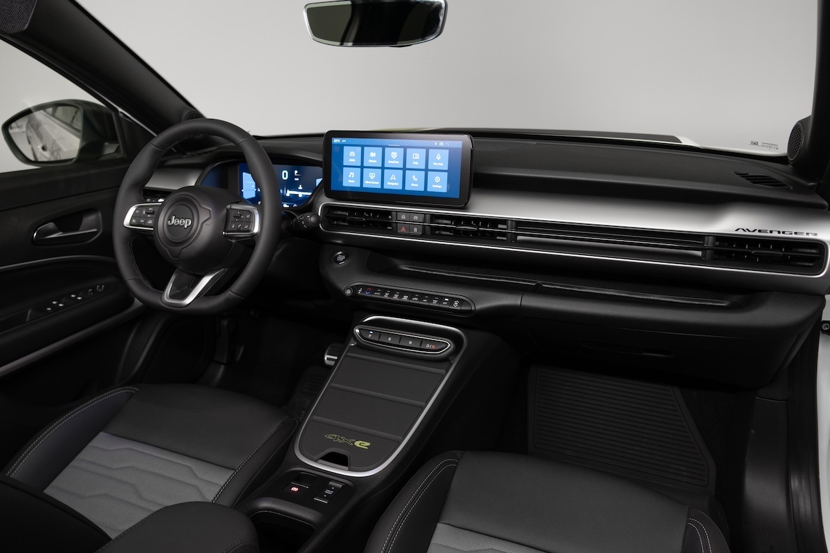 Jeep Avenger e-Hybrid: L’ingresso alla mobilità elettrica Jeep Avenger e-Hybrid: L’ingresso alla mobilità elettrica