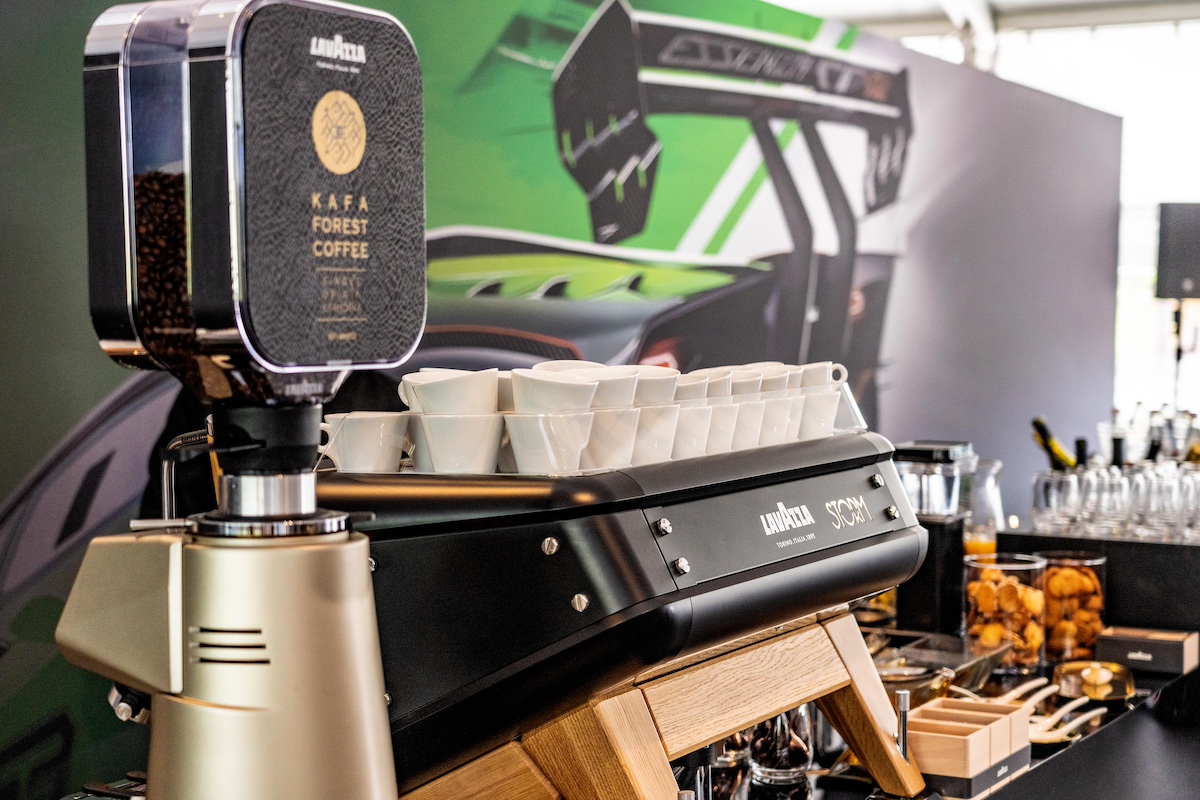Lamborghini e Lavazza: nuova partnership per l’eccellenza italiana Lamborghini e Lavazza: nuova partnership per l’eccellenza italiana
