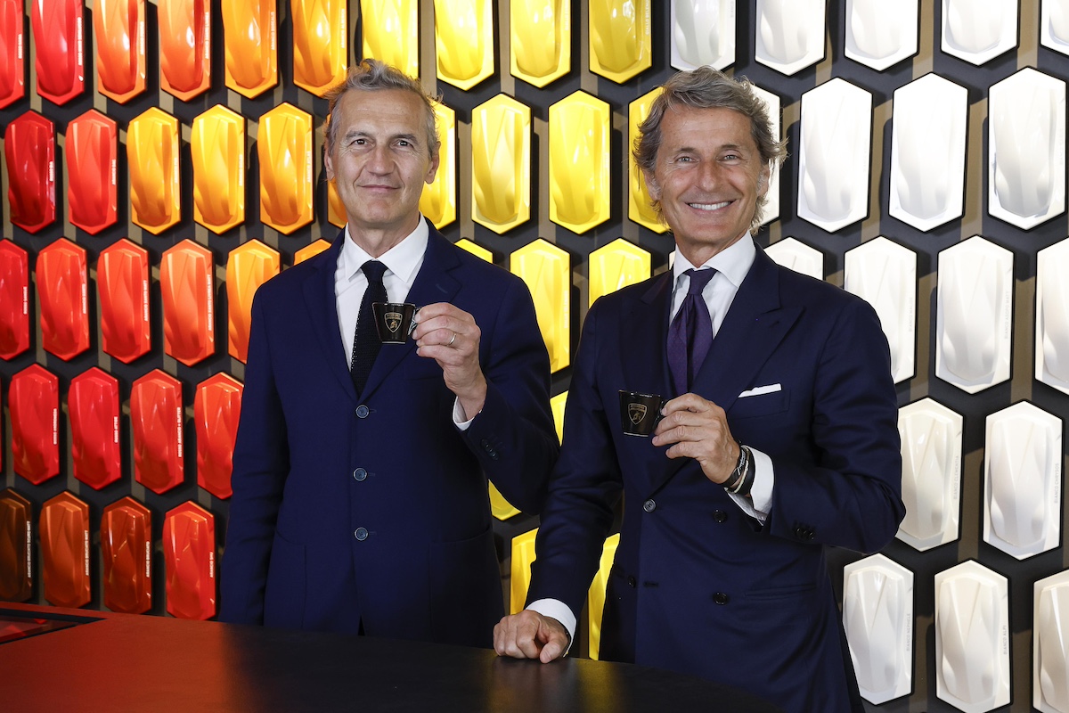 Lamborghini e Lavazza: nuova partnership per l’eccellenza italiana Lamborghini e Lavazza: nuova partnership per l’eccellenza italiana