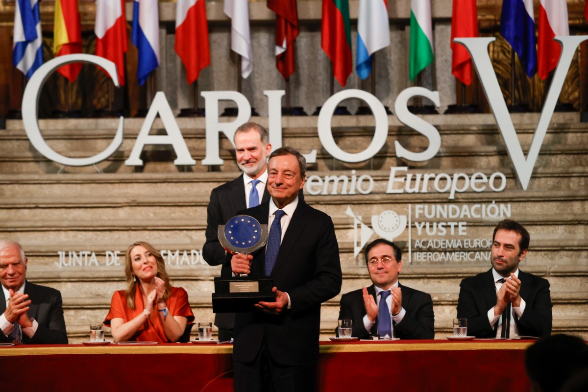 Draghi scuote l’Ue: “Deve crescere di più. Sì ai dazi contro la concorrenza” Draghi scuote l’Ue: “Deve crescere di più. Sì ai dazi contro la concorrenza”