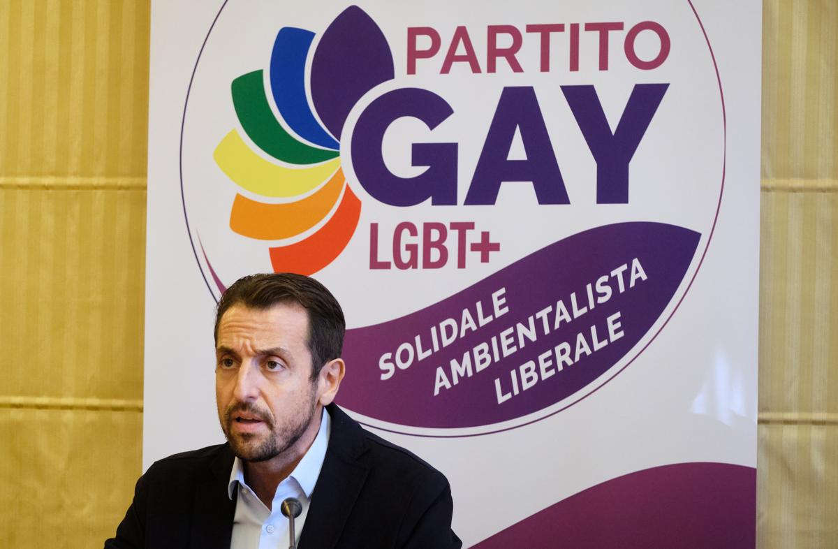 Minacce al portavoce del partito gay: denunciati due ragazzi di 20 anni Minacce al portavoce del partito gay: denunciati due ragazzi di 20 anni