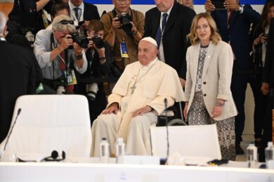 G7, “coalizione contro il traffico di migranti”. Critiche del Papa all’IA
