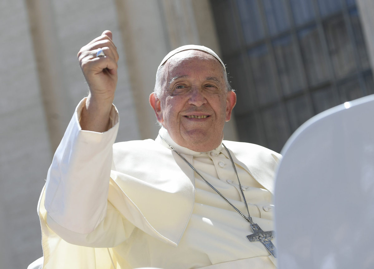 Papa Francesco predica bene sulle omelie brevi, ma razzola male sul rosario Papa Francesco predica bene sulle omelie brevi, ma razzola male sul rosario