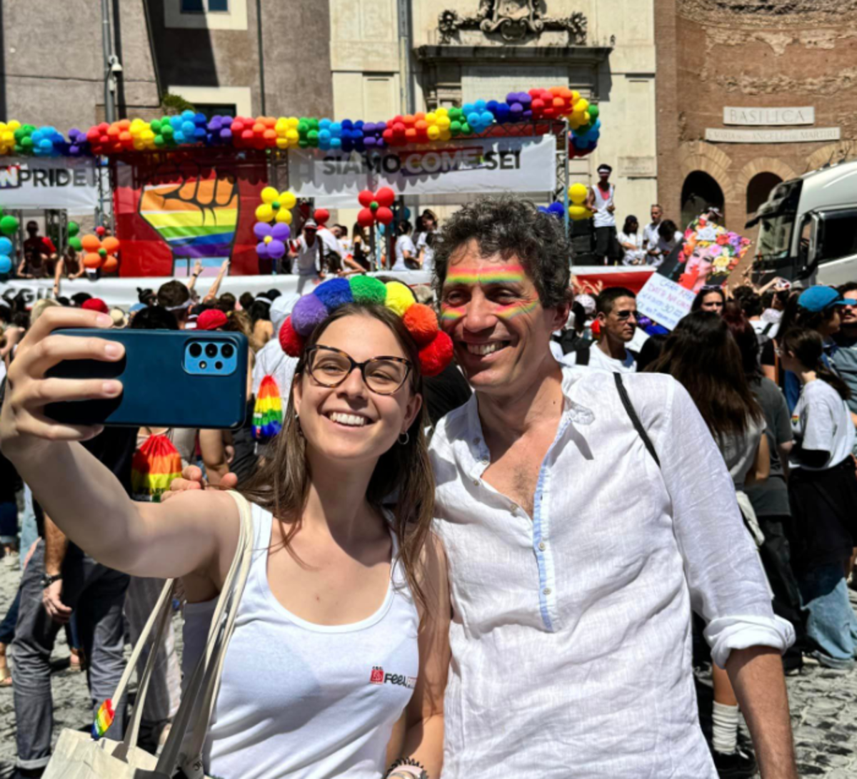 Roma Pride compie 30 anni: Annalisa madrina e Schlein in corteo. FOTO e VIDEO