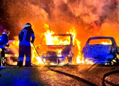 Sant’Angelo romano, si separa dal marito e gli fa bruciare 9 auto per vendetta