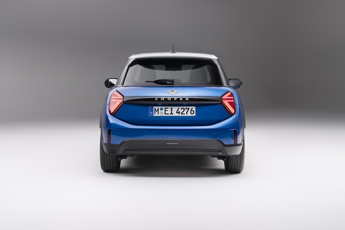 Nuova MINI Cooper 5 Porte: innovazione e stile in dimensioni compatte Nuova MINI Cooper 5 Porte: innovazione e stile in dimensioni compatte