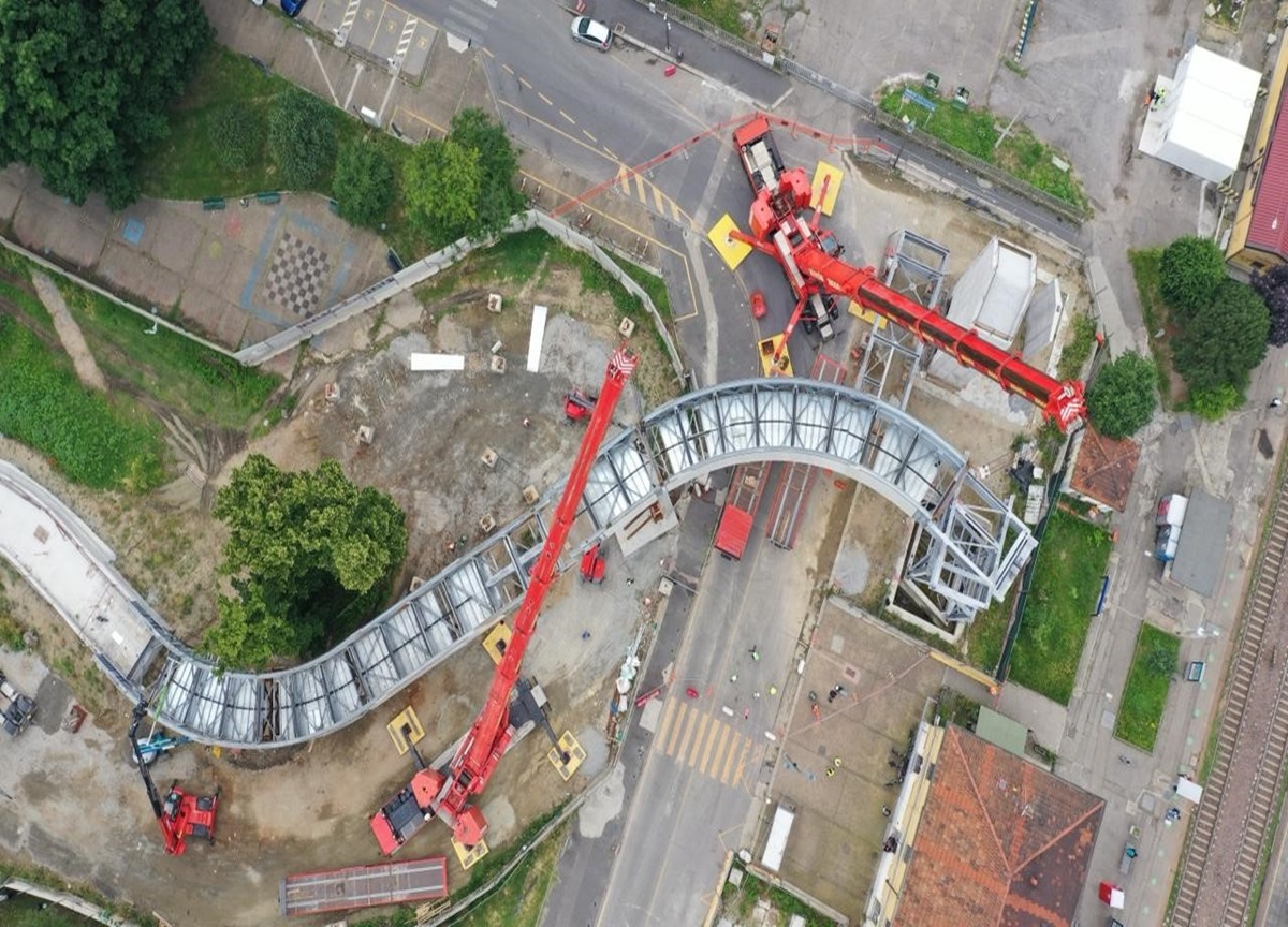 M4 Milano, iniziata l’installazione della passerella in San Cristoforo. FOTO M4 Milano, iniziata l’installazione della passerella in San Cristoforo. FOTO