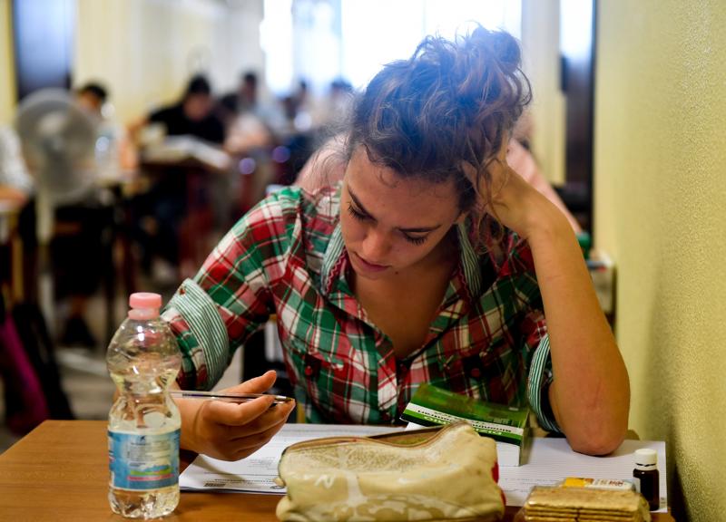 Maturità, diplomi facili ed esami truccati: blitz in 70 istituti paritari Maturità, diplomi facili ed esami truccati: blitz in 70 istituti paritari