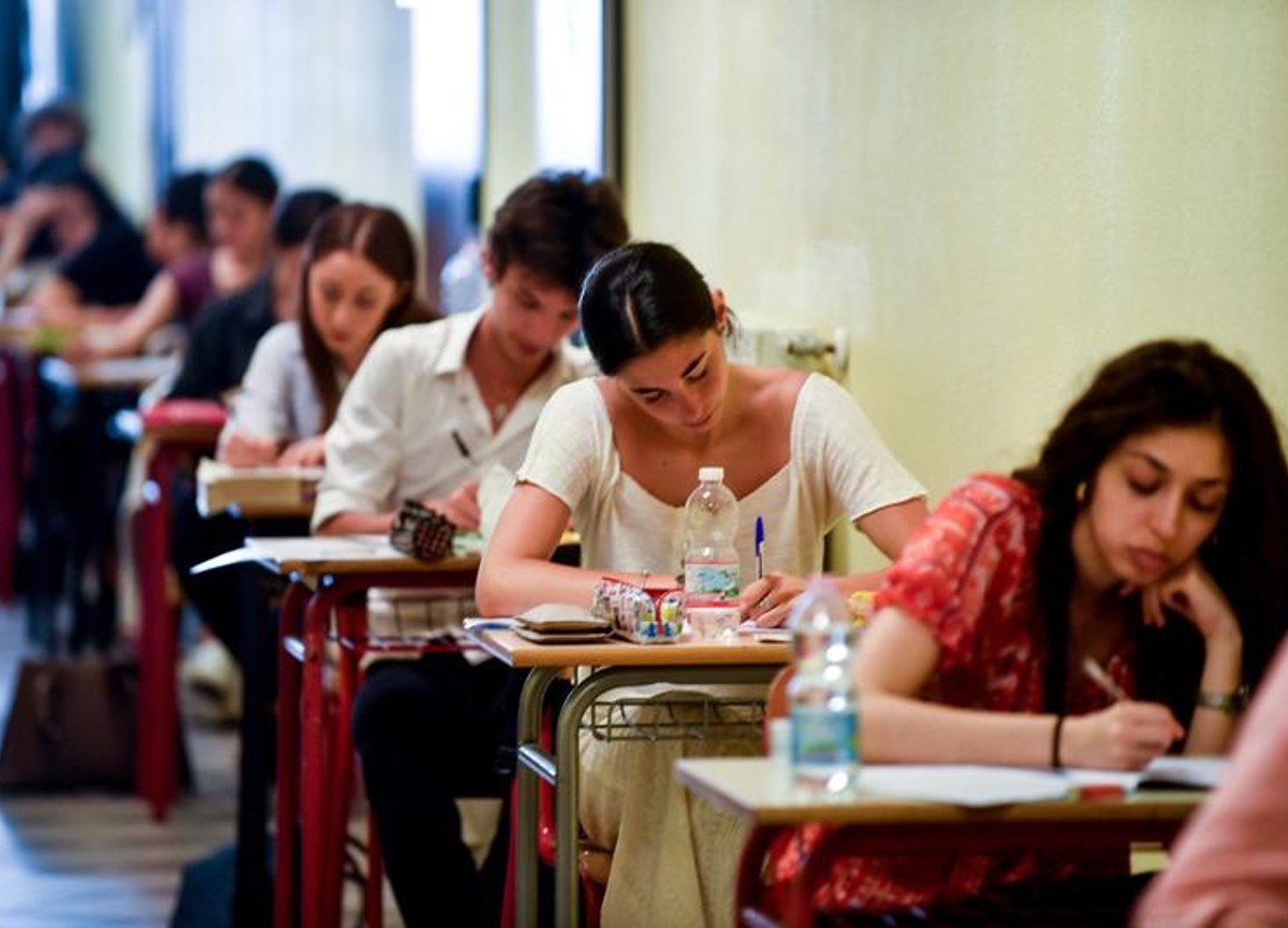 Maturità, diplomi facili ed esami truccati: blitz in 70 istituti paritari Maturità, diplomi facili ed esami truccati: blitz in 70 istituti paritari
