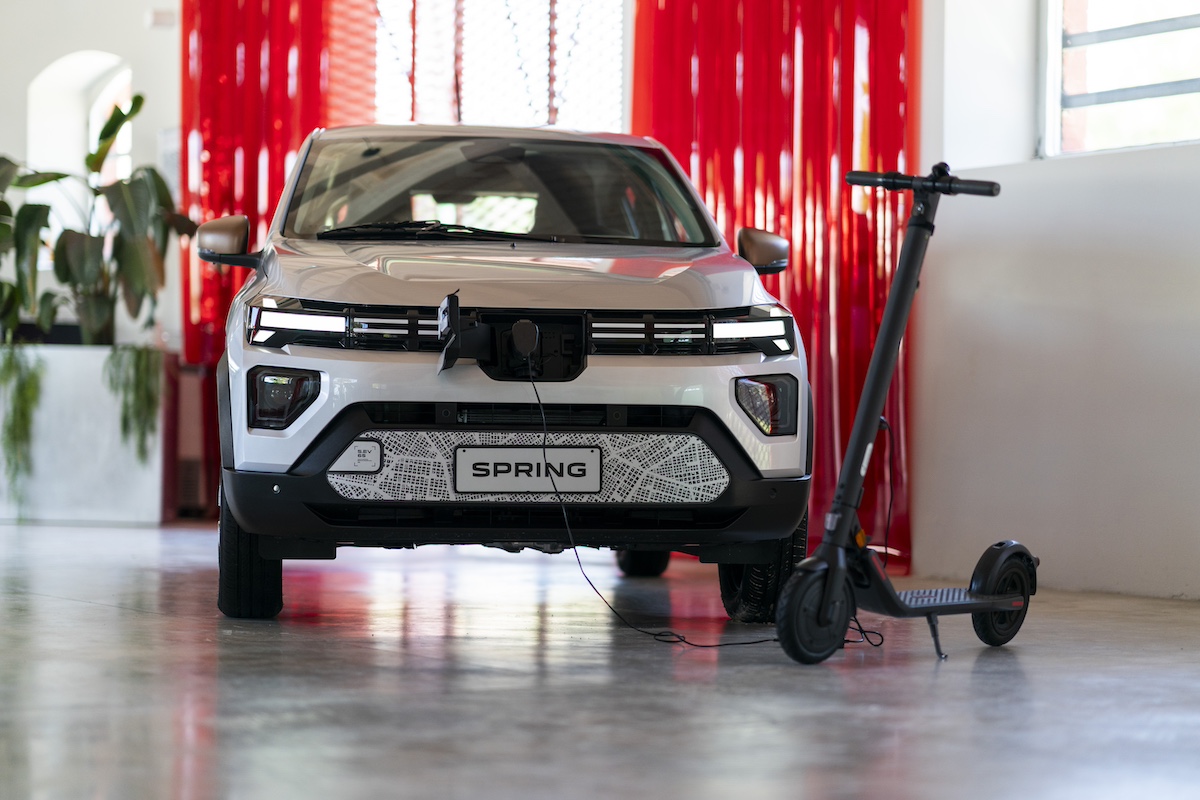 DACIA lancia la sfida della decarbonizzazione di oggi e domani DACIA lancia la sfida della decarbonizzazione di oggi e domani