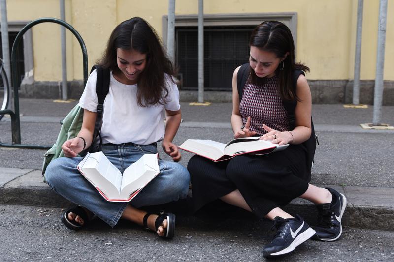 Maturità, diplomi facili ed esami truccati: blitz in 70 istituti paritari Maturità, diplomi facili ed esami truccati: blitz in 70 istituti paritari