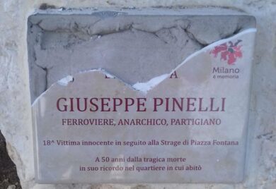 Milano: vandalizzata  la targa di Pinelli, è la terza volta