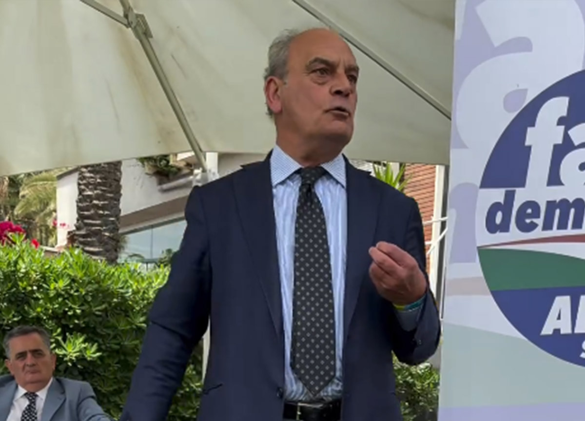 “Ricchioni? Brucino nei forni crematori”. Candidato sindaco di Dx nella bufera “Ricchioni? Brucino nei forni crematori”. Candidato sindaco di Dx nella bufera