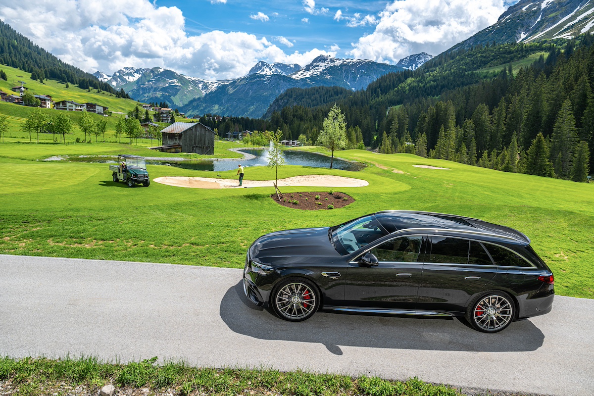Mercedes-AMG E 53 HYBRID 4MATIC+: Performance ibrida senza compromessi