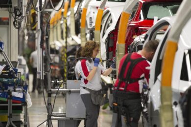 Auto, frenano le vendite in Europa. Pesa il flop delle elettriche (-10%)