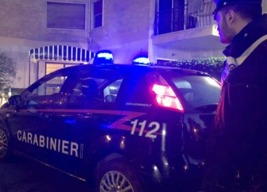 “Posseduto dal demonio”: il padre lega il figlio al guinzaglio. Arrestato