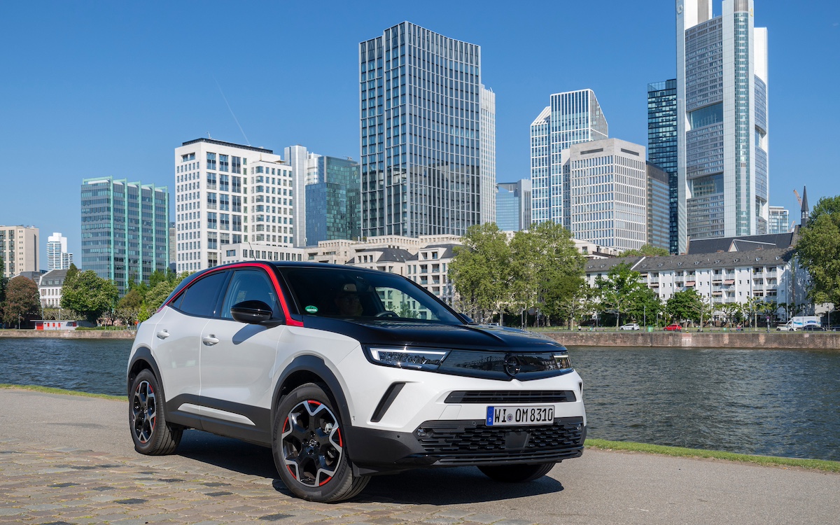 Opel lancia la nuova Mokka Hybrid, efficienza e comfort elettrificato Opel lancia la nuova Mokka Hybrid, efficienza e comfort elettrificato