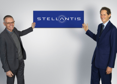 Elkann: “Stellantis competitiva sui costi. Ferrari elettrica? Un successo”