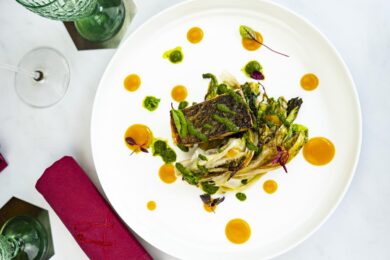 Alessandro Borghese, mostra “Ion Koman – Red Flow” e menù estivo nel suo ristorante