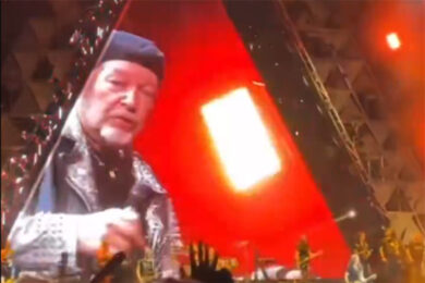 Vasco Rossi in concerto a San Siro le canta a Matteo Salvini. “Basta poco”