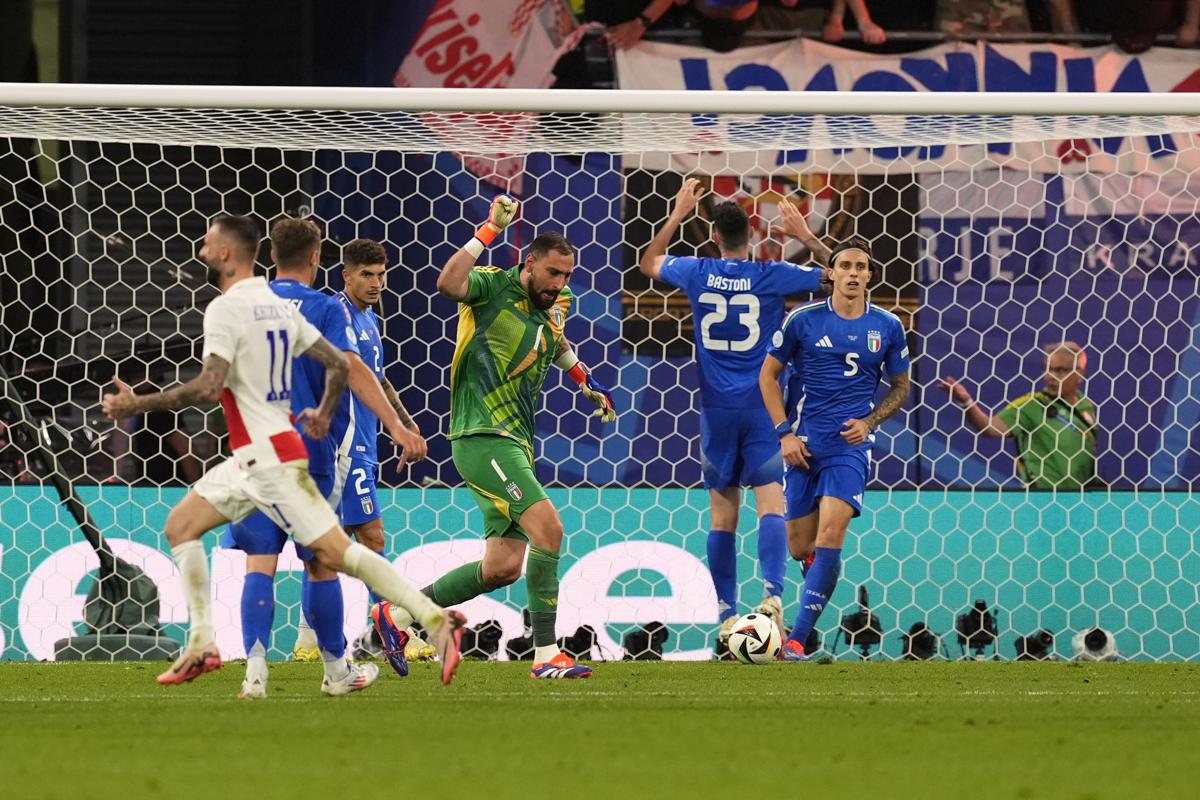 Zaccagni, magia che distrugge la Croazia: Italia agli ottavi di Euro 2024 Zaccagni, magia che distrugge la Croazia: Italia agli ottavi di Euro 2024