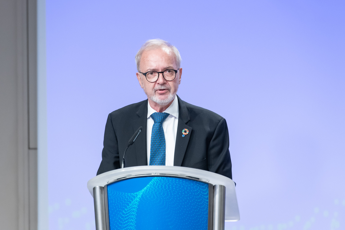 L’ex presidente della Bei Hoyer indagato per corruzione e appropriazione fondi L’ex presidente della Bei Hoyer indagato per corruzione e appropriazione fondi