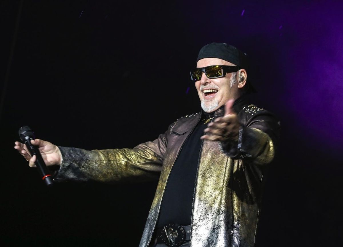 Vasco Rossi cala il poker a Bari (dopo San Siro). E le nuove date annunciate.. Vasco Rossi cala il poker a Bari (dopo San Siro). E le nuove date annunciate..