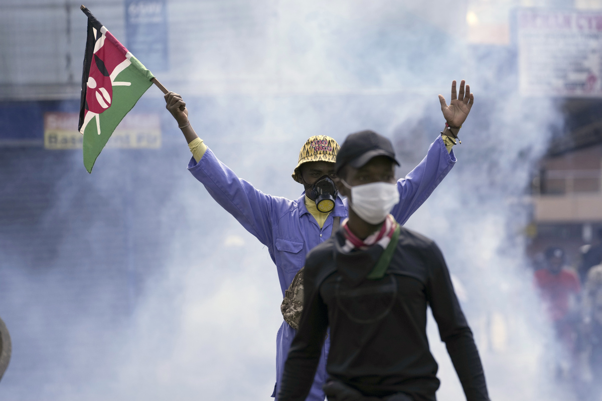 Kenya, assalto al Parlamento: 5 morti. Intossicata la sorella di Obama