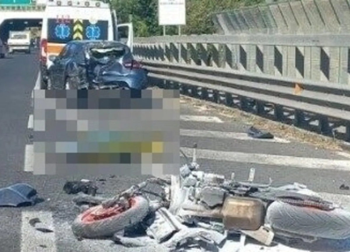 Terribile incidente sul Raccordo: si schianta in moto e muore bruciato Terribile incidente sul Raccordo: si schianta in moto e muore bruciato
