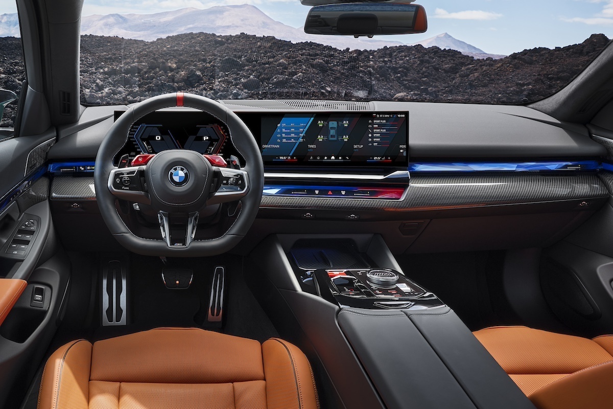 BMW svela la nuova M5: potenza ibrida e design rivoluzionario