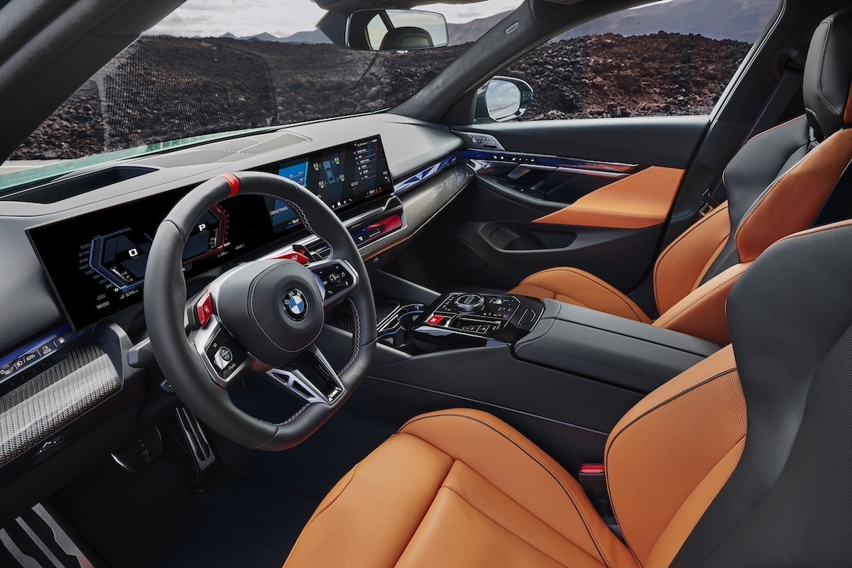 BMW svela la nuova M5: potenza ibrida e design rivoluzionario