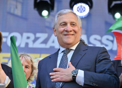 Ue, Tajani avverte i popolari: “Rischiano se non aprono ai conservatori”