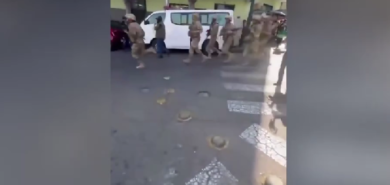 Bolivia, i militari fanno irruzione con un blindato nel Palazzo del governo