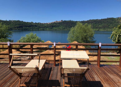 Nemi va in canoa, ecco l’oasi naturale sul lago tra storia, verde e leggende