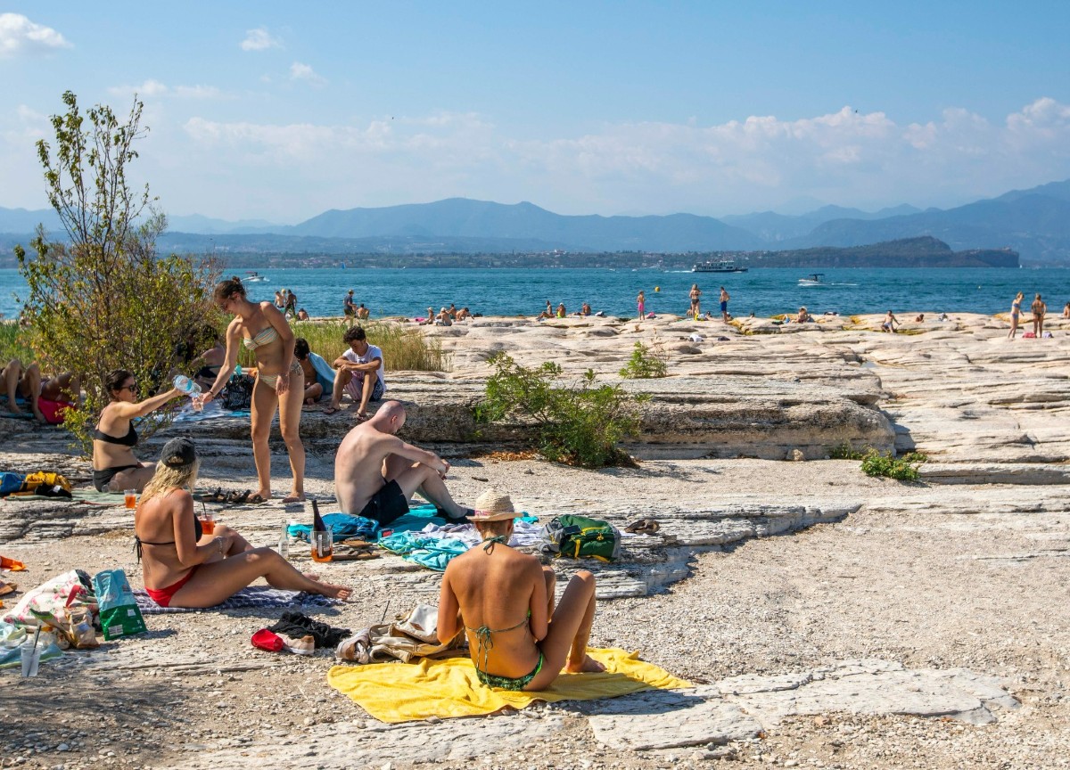 Lago di Garda, ondata di gastroenteriti. Oltre 300 casi, individuato un virus Lago di Garda, ondata di gastroenteriti. Oltre 300 casi, individuato un virus