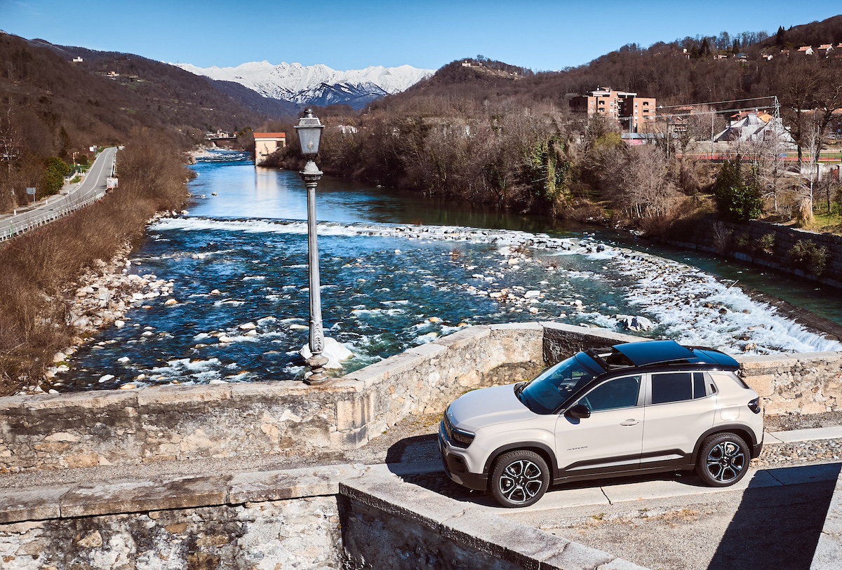 Jeep® Avenger è il SUV più venduto in Italia nella prima metà del 2024 Jeep® Avenger è il SUV più venduto in Italia nella prima metà del 2024