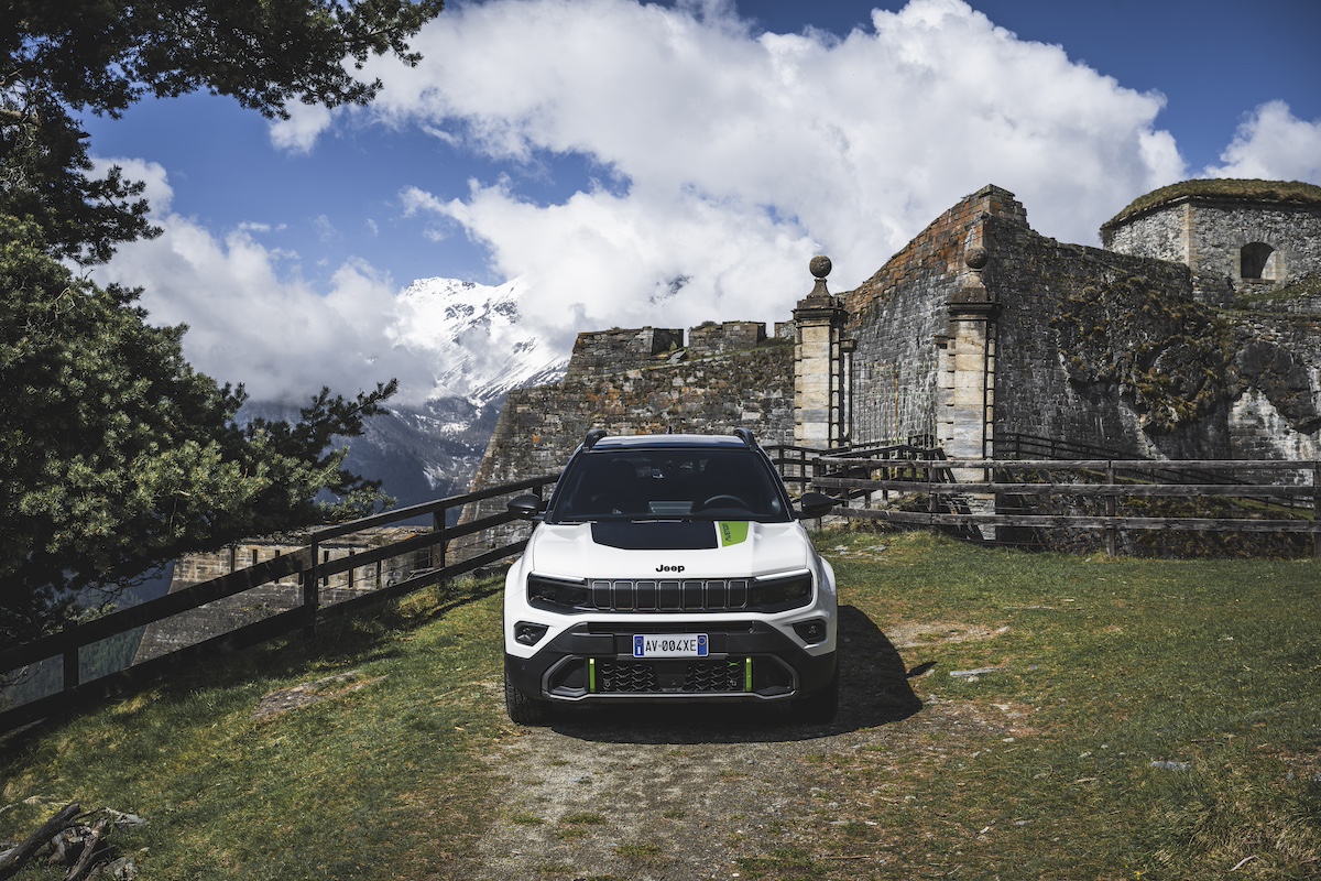 Jeep® Avenger è il SUV più venduto in Italia nella prima metà del 2024 Jeep® Avenger è il SUV più venduto in Italia nella prima metà del 2024