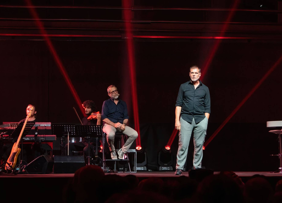 Massini e Formigli insieme sul palco: “L’emergenza clima è il nostro Titanic” Massini e Formigli insieme sul palco: “L’emergenza clima è il nostro Titanic”