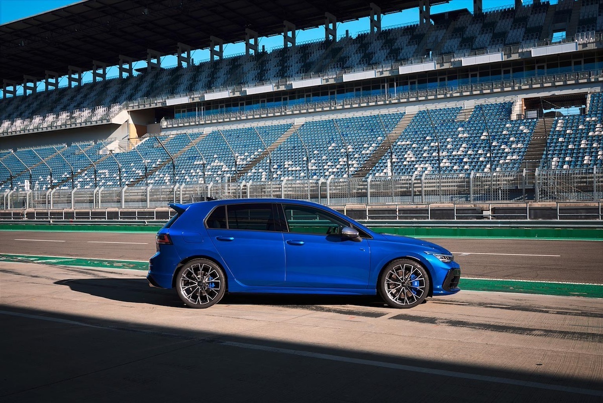 Volkswagen rivoluziona il mercato con le nuove Golf R e Golf R Variant Volkswagen rivoluziona il mercato con le nuove Golf R e Golf R Variant