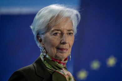 Lagarde lancia l’allarme sull’inflazione: “Atterraggio morbido non garantito”