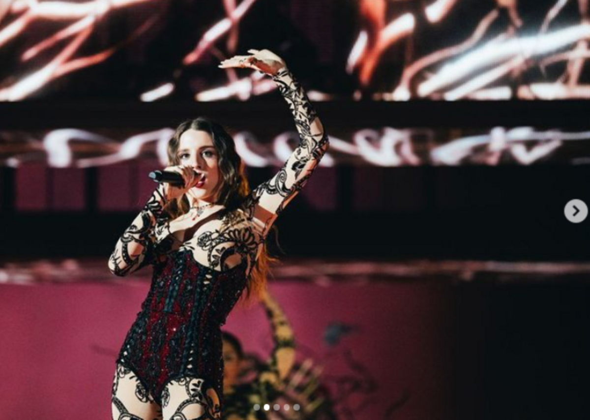 Angelina Mango si fa male, colpa dei babà. “Ho avuto paura di rompermi tutto”