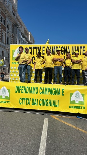 Migliaia di Agricoltori con i trattori a Bari contro le emergenze agricole