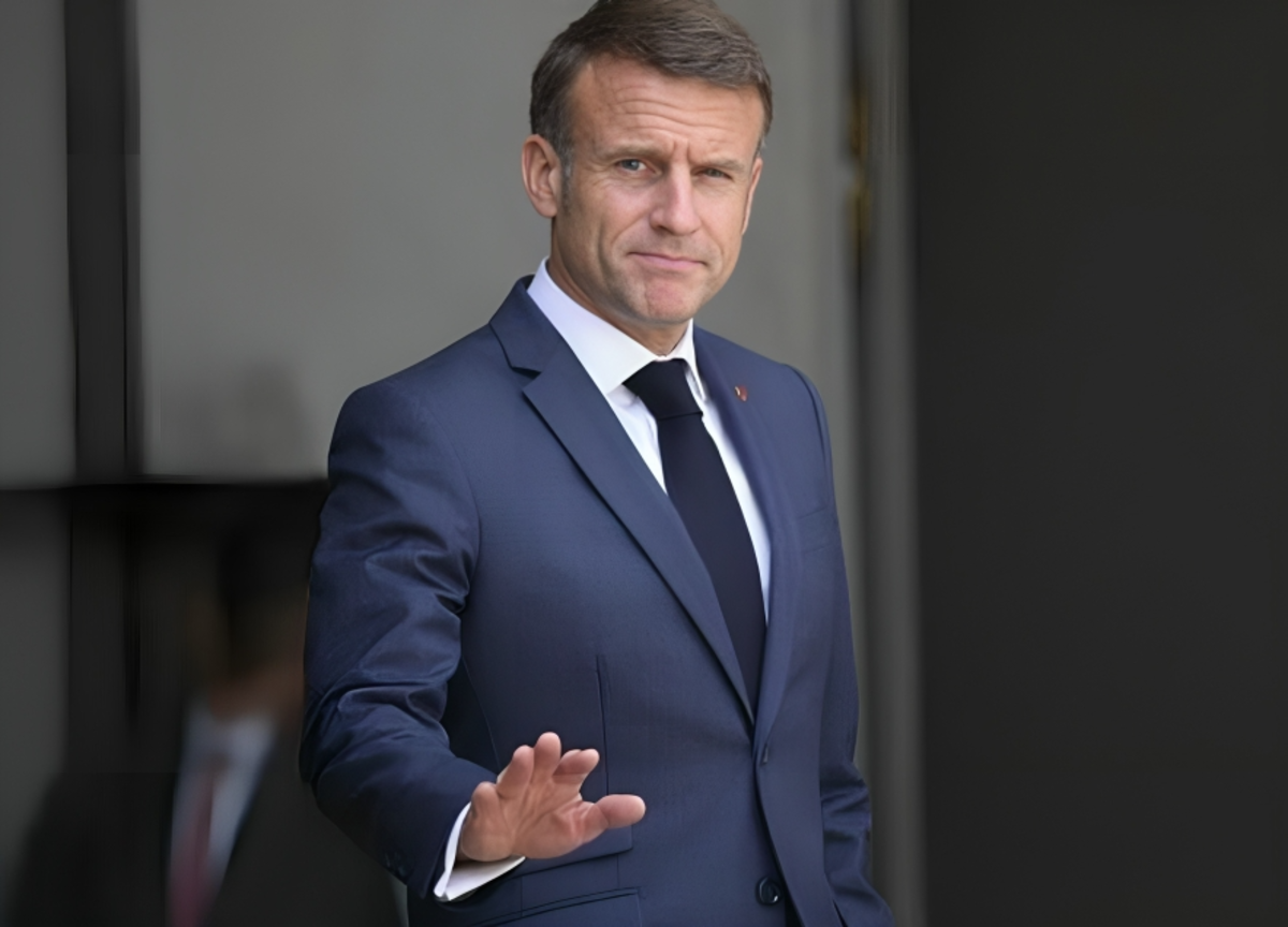 Francia, il padre di Macron svela: “Elezioni anticipate? Lo decisero mesi fa”