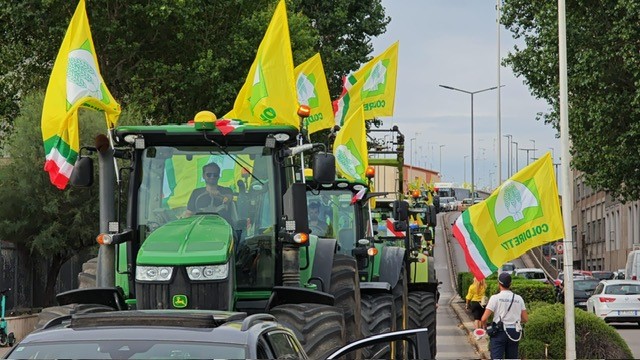 Migliaia di Agricoltori con i trattori a Bari contro le emergenze agricole