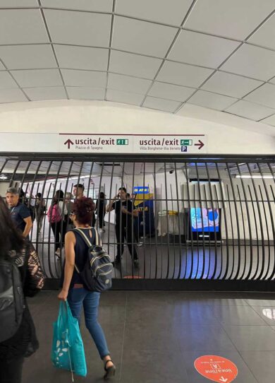 Prigionieri dell’Atac: sciopero, passeggeri rinchiusi nella stazione Spagna