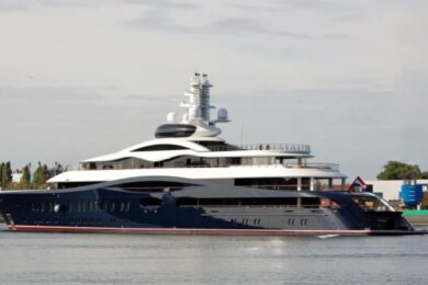 Zuckerberg in vacanza in Italia con il mega-yacht da 300 milioni