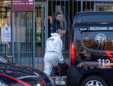 Rimini: mamma si getta dal tetto con il figlio di sei anni in braccio